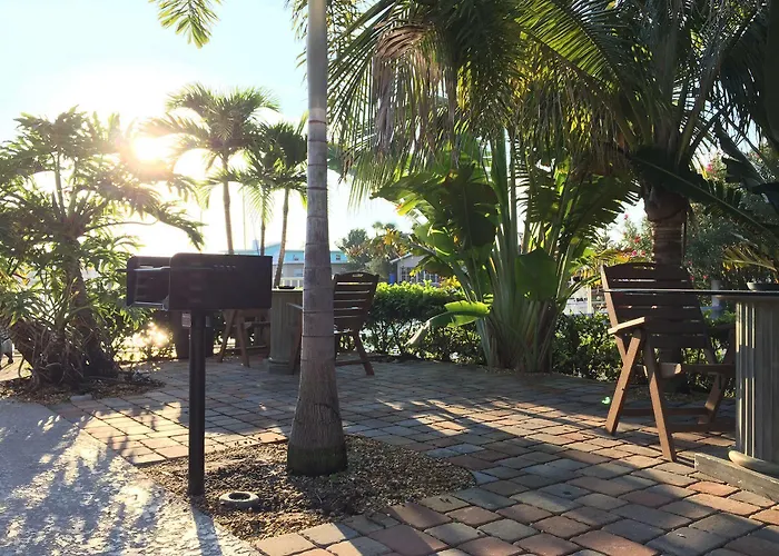 Surf N' 2* Clearwater Beach